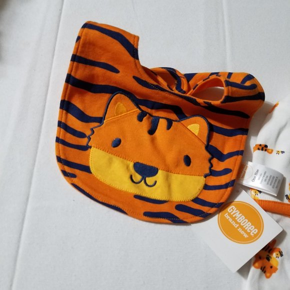Gymboree Little Roar Newborn Sleeper, hat & bib set NWT - Picture 3 of 4